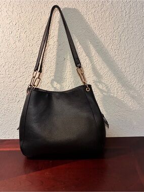 Classic Black Women's Shoulder Bag - Elegant Everyday Tote